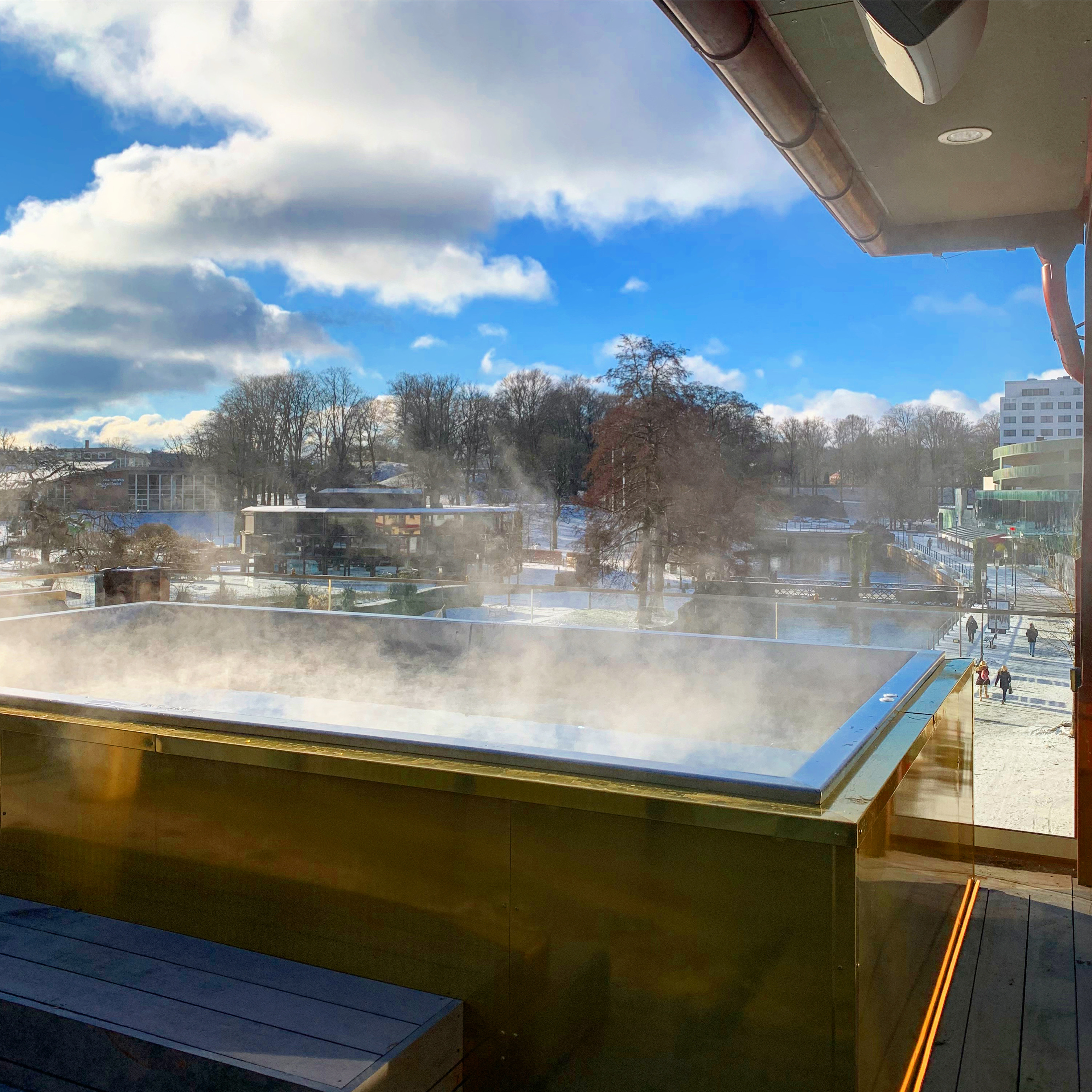 EC6846AB-71BC-4B04-B701-CEA29844D36A